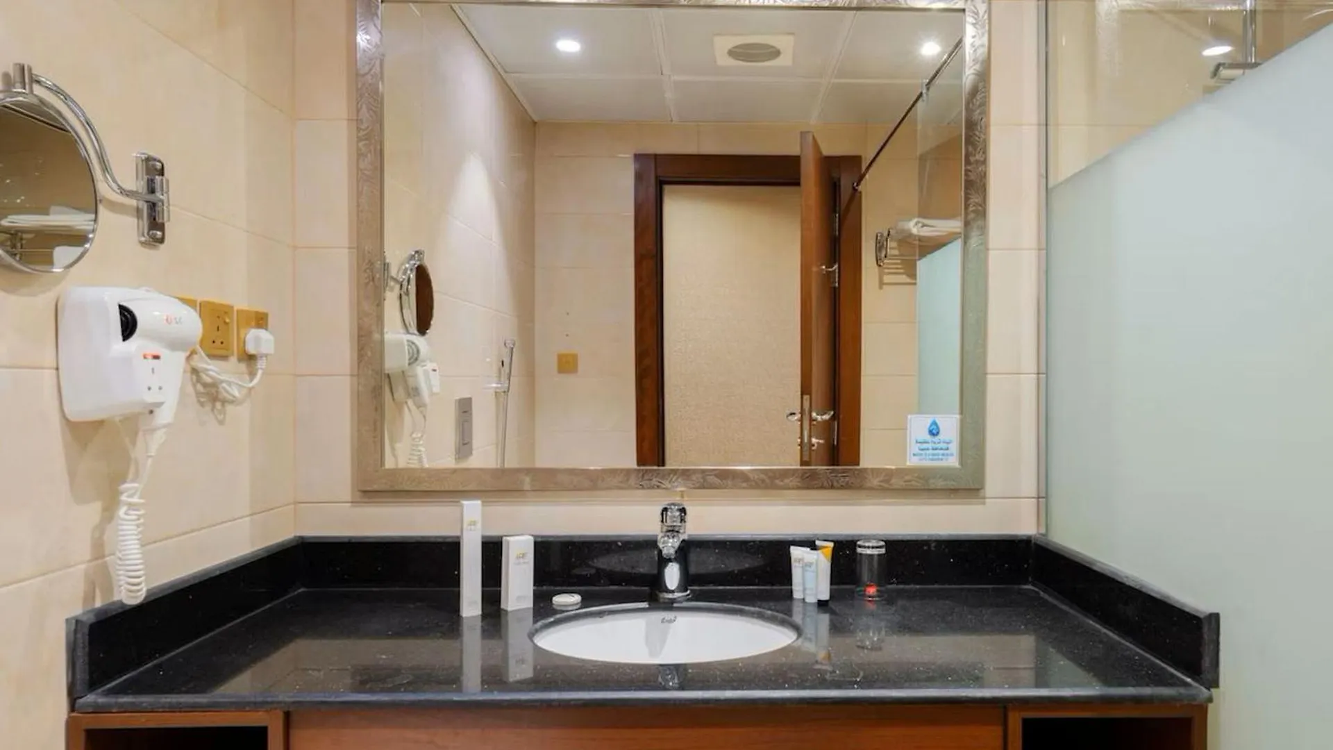 Dancenter Red Sea Fountain Alhamra Vivid Plaza Hotel Jeddah