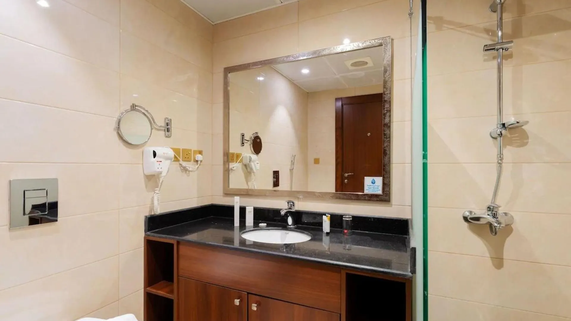 Dancenter Red Sea Fountain Alhamra Vivid Plaza Hotel Jeddah 4*,  Saudi Arabia